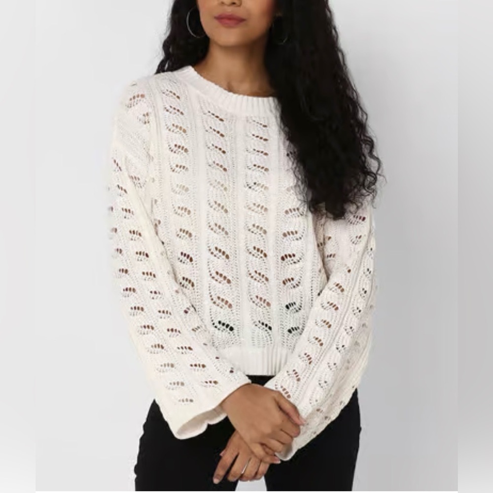 American Eagle Outfitters Cream Crouchet Oversized Cropped Sweater size Medium
